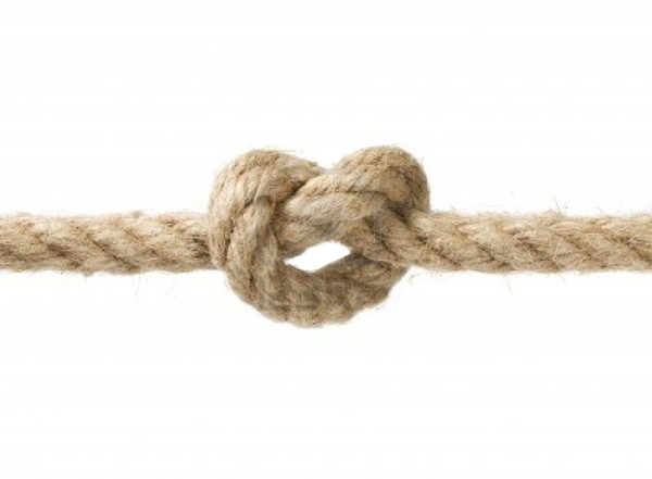 Photo of a knot in a thick sisal rope